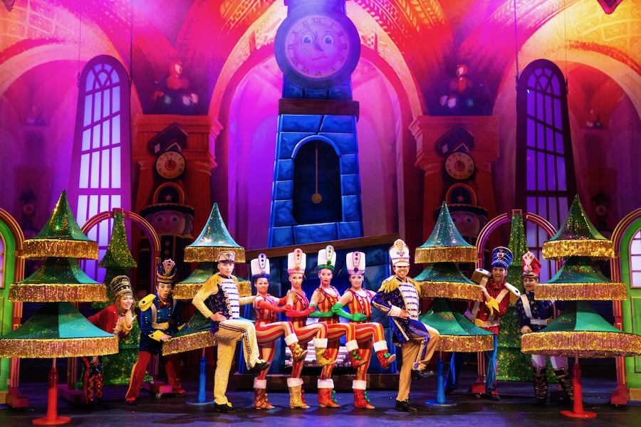 Cirque Dreams Holidaze Set to Illuminate Altria Theater, November 29-30 performers at cirque dreams holidaze