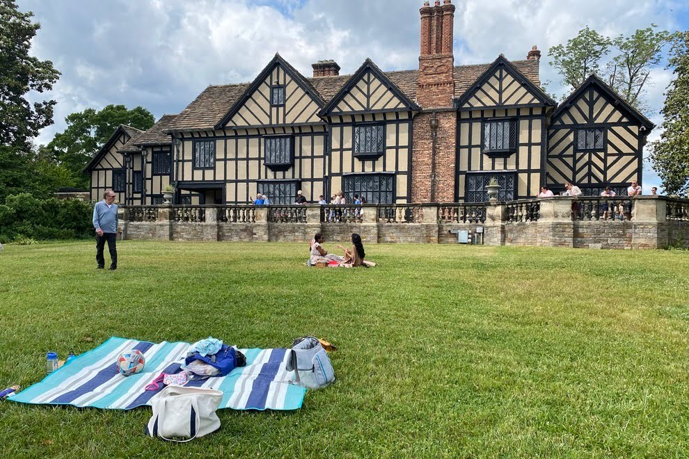 Agecroft Hall and Gardens Hosts Free Mother’s Day Fun picnics at Agecroft hall and gardens