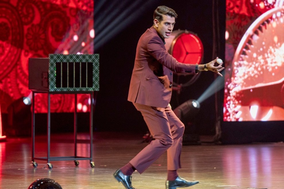 Meet the Magician Behind “A Magical Cirque Christmas” Mark Clearview, mentalist, A Magical Cirque Christmas