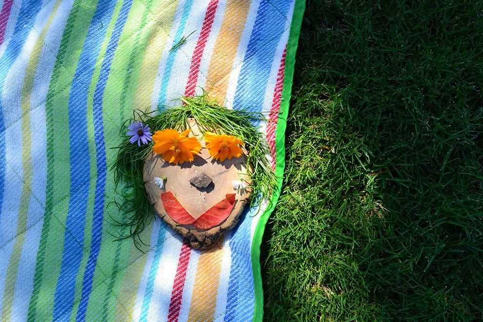 Nature Self-Portrait fall foliage self-portrait craft in RFM's Kids Can-Do