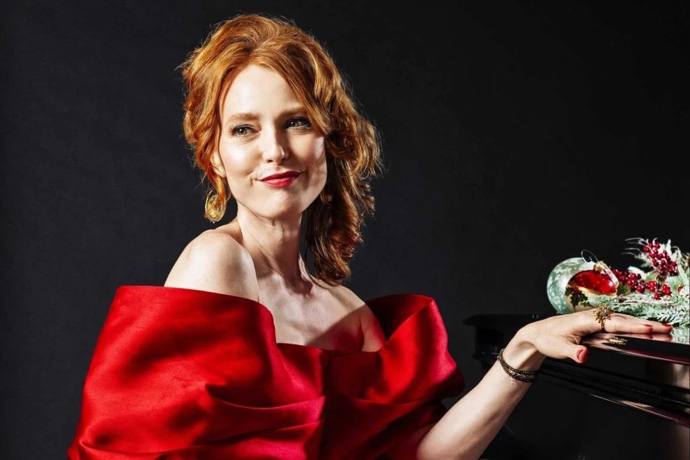 Alicia Witt Brings Her Own Flair to the Holiday Season at Tin Pan Alicia Witt-travis-commeau