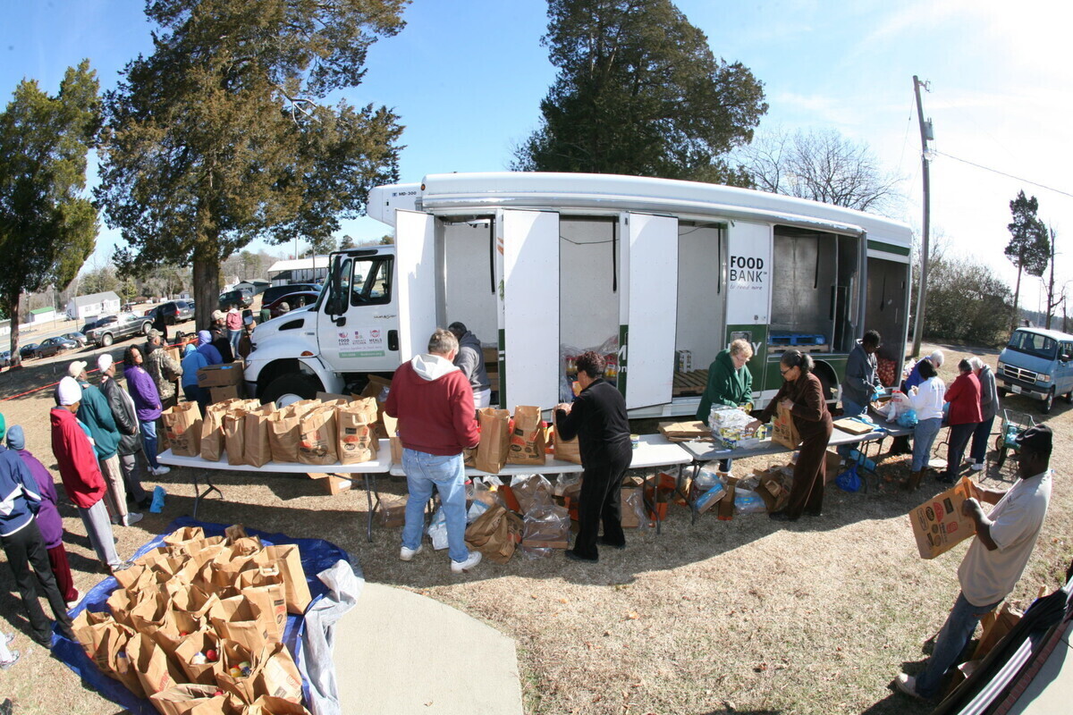 Richmond Christmas Mother Supports FeedMore’s Efforts