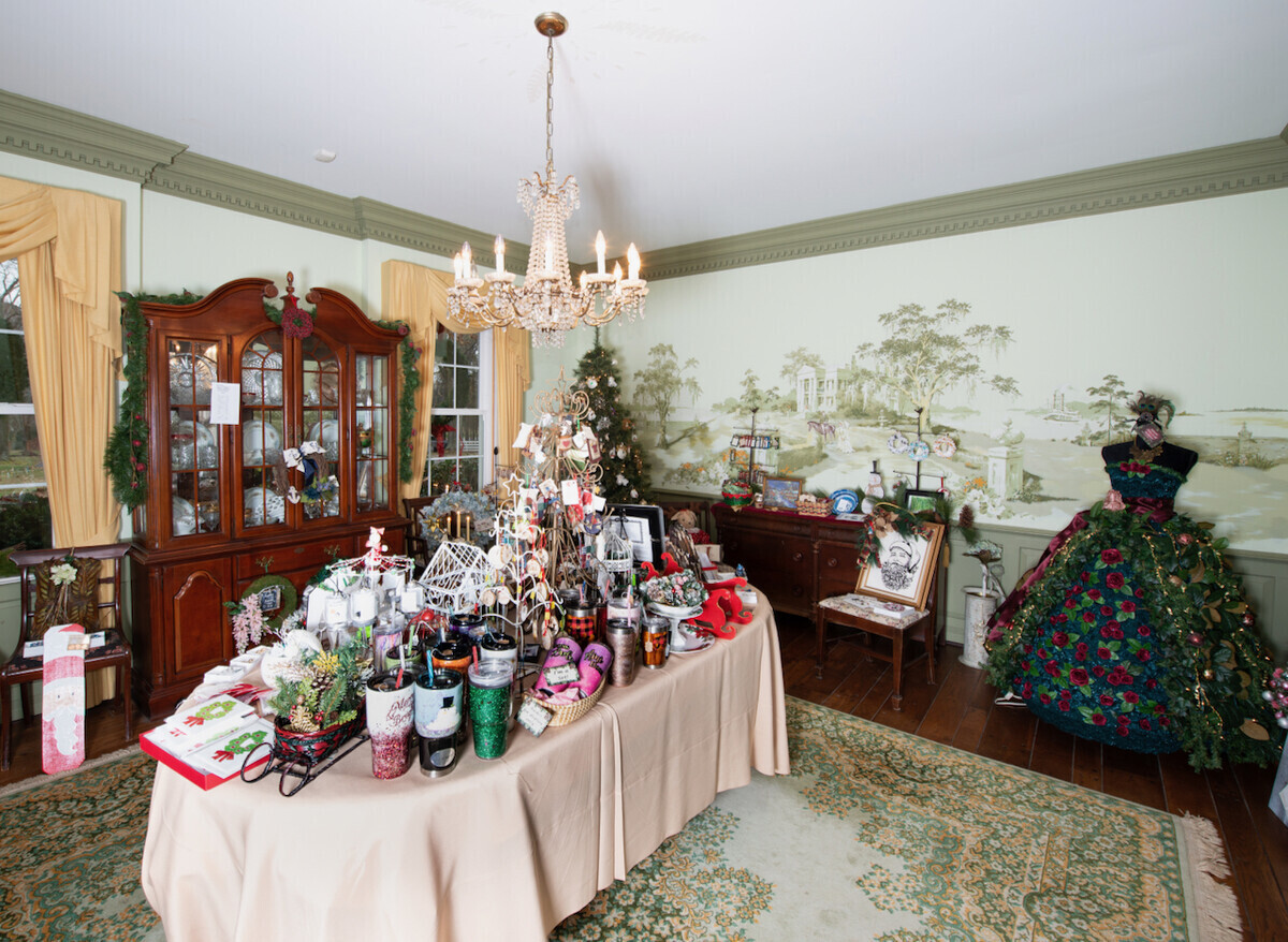 Quaint Country Inn Doubles as Cool Christmas Pop-Up
